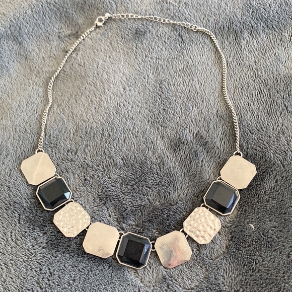statement necklace - Picture 2 of 3